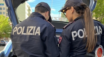 Roma, uomo trovato morto in casa con la testa nel frigo