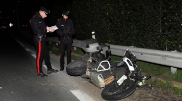 Venezia, ruba la borsa di una delle vittime sul luogo di un incidente