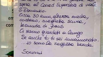 Sora (Frosinone), si innamora al supermercato: appende cartelli per ritrovarlo