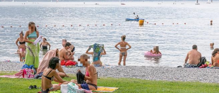 Restituisce un portafoglio a Riva del Garda (Trento), proprietaria lo invita nel suo ristorante... ma arriva il conto