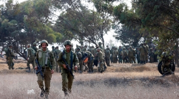 L'esercito israeliano: "Colpiti militanti di Hamas in una scuola a Gaza | Fonti palestinesi: "Nell'attacco morti tre civili"