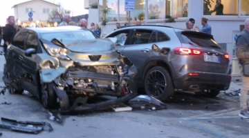 Lido di Camaiore (Lucca), auto investe 7 persone: morte due ragazze