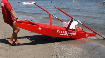 Venezia, bagnino salva una turista: multato