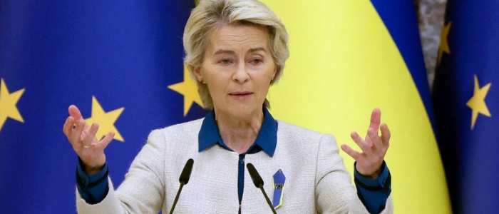 Von der Leyen a Kiev: "Qui per portare il sostegno dell'Europa" | E annuncia un prestito di 35 miliardi all'Ucraina