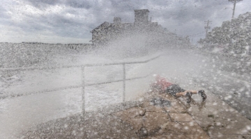 Usa, la tempesta tropicale Helene si abbatte sulla Florida: tre morti, un milione di case al buio