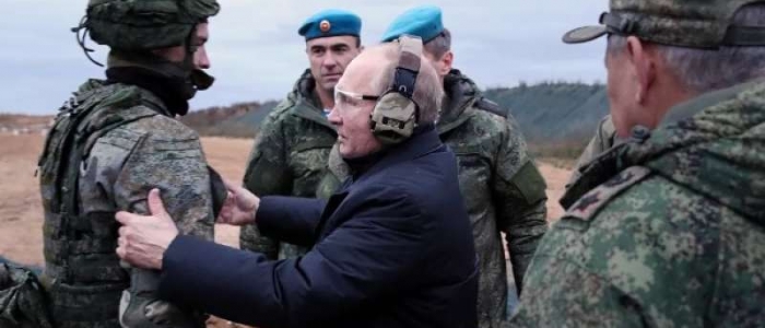 Putin aumenta le spese militari del 30% per il 2025: "Raggiungeremo tutti gli obiettivi in Ucraina"