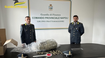 GDF NAPOLI: ARRESTATO, IN FLAGRANZA DI REATO, UN SOGGETTO IN POSSESSO DI 5,7 KG DI MARIJUANA