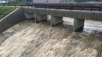 Maltempo, in Liguria caduti 97 mm di pioggia in un'ora | Allagamenti in Lombardia: esondato il fiume Lambro