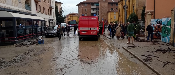 Maltempo a Bologna, il fratello della vittima: "Come farò a vivere senza Simone? Gli ho tenuto la mano finché..."