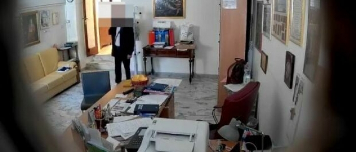 Ruvo di Puglia (Bari), parroco pubblica su social foto e video del furto in chiesa: "Rubati 900 euro per gli ultimi"