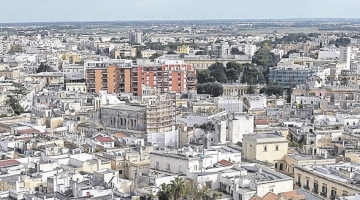 Lecce, il mistero dei miasmi: setacciata la città ma non si trova la fonte