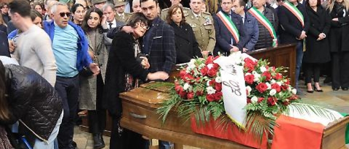 Funerali di Matilde Lorenzi: folla immensa per l'ultimo saluto