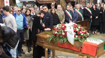 Funerali di Matilde Lorenzi: folla immensa per l'ultimo saluto