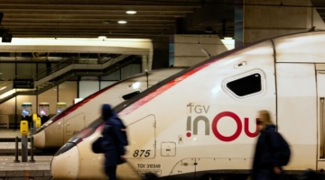 Francia, rissa a colpi di ascia su un treno vicino a Parigi: quattro feriti