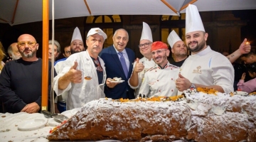 Cannolo da record a Palermo, è lungo 30 metri