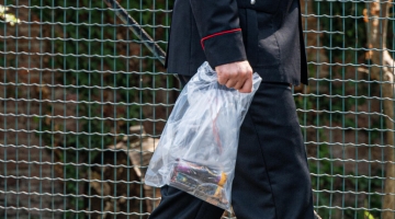 Porta a scuola 14 bombe carta, 15enne fermato a Lecce | La Procura: "Poteva compiere una strage"