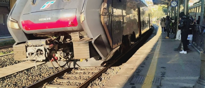 Arezzo, capotreno aggredito da un passeggero senza biglietto