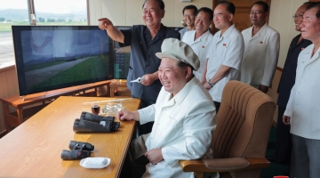 Corea del Nord, Kim Jong-un ordina produzione in serie di droni kamikaze