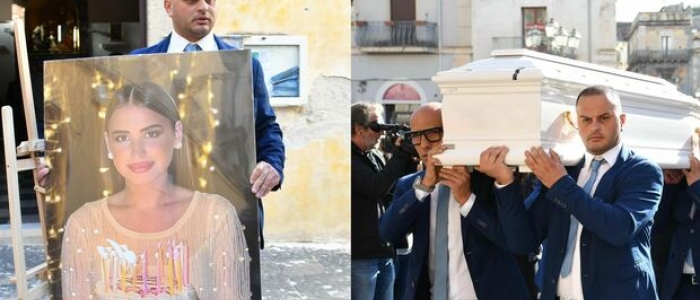 Morta per rinoplastica, palloncini bianchi e lacrime ai funerali di Margaret Spada