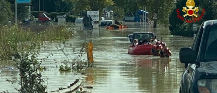 Maltempo, interventi dei vigili del fuoco da Nord a Sud | In Toscana evacuate 22 persone, allerta gialla per raffiche di vento in Molise