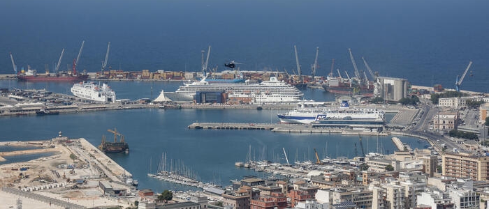 Svimez: rallenta la crescita al Sud, rischio di un nuovo sorpasso del Nord | In ripresa il lavoro, ma crollano i salari
