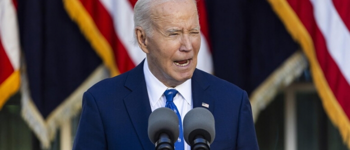 Media: "Biden chiede 24 miliardi per Kiev" | Musk: "Non va bene"