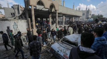 Cisgiordania, coloni israeliani incendiano case palestinesi: scontri e arresti | Tajani: "Israele ora deve fermare le operazioni a Gaza"