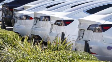 Istat: Italia da record per numero di auto per abitante | Flop delle e-car: sono appena lo 0,6% del totale