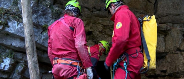 Bergamo, speleologa bloccata: servono ancora 36/48 ore per farla uscire dalla grotta