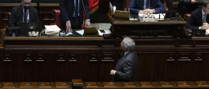 Manovra, il governo incassa la fiducia alla Camera con 211 sì