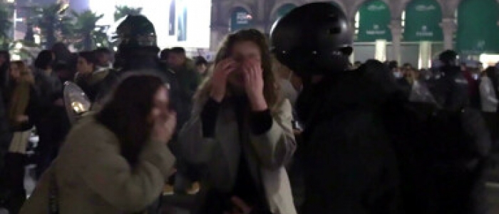 Milano, in dieci contro coppia di fidanzati all'uscita dall'Alcatraz | La ragazza: "Mi toccavano ovunque"