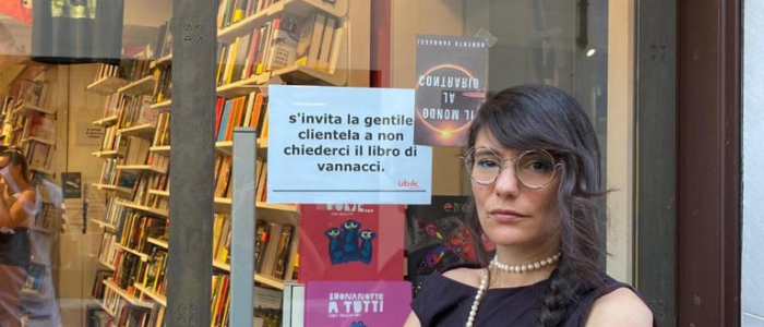 Treviso, lettera minatoria a una libraia che si era rifiutata di vendere il volume di Vannacci: "C'è chi mi dice che me la sono cercata"