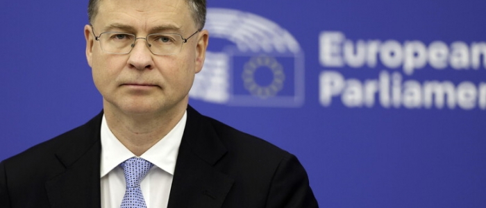 Ue, Dombrovskis: "Pronti a rispondere ai dazi Usa" | Lagarde: "L'Europa non si faccia cogliere impreparata"