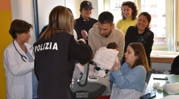 Neonata rapita a Cosenza, Sofia e i genitori lasciano la clinica | Rosa Vespa "scagiona" il marito: "Ho fatto tutto da sola"