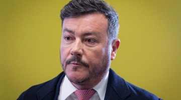 Il magnate René Benko arrestato in Austria dopo il crac del gruppo Signa: non risponde alla polizia