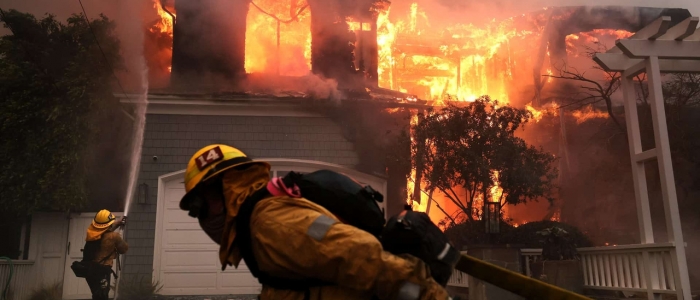 Los Angeles torna a bruciare: nuovo vasto incendio a nord della città