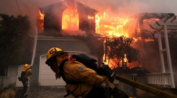 Los Angeles torna a bruciare: nuovo vasto incendio a nord della città