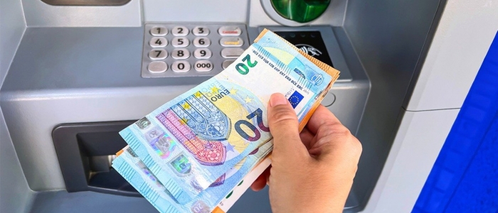 Bancomat, verso l'addio agli sportelli tradizionali: ecco come preleveremo i contanti