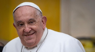Niente nuove crisi respiratorie per Papa Francesco | Smentito l'arrivo a Roma della sorella di Bergoglio