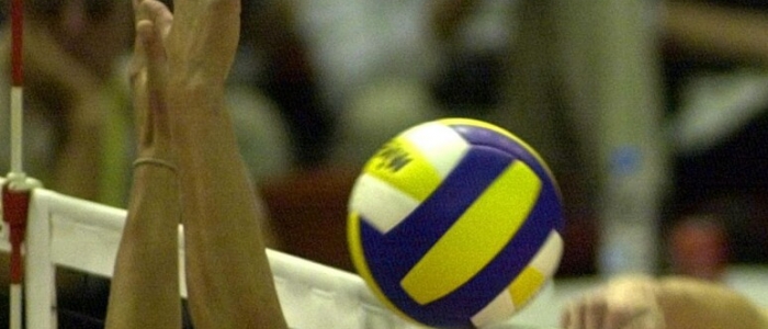 Varese, accusato di violenza sessuale su giocatrici minorenni: arrestato allenatore di pallavolo