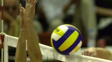 Varese, accusato di violenza sessuale su giocatrici minorenni: arrestato allenatore di pallavolo