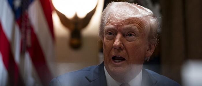 Trump: "Dal 4 marzo dazi del 25% contro Messico e Canada | Alla Cina una tassa del 10%"