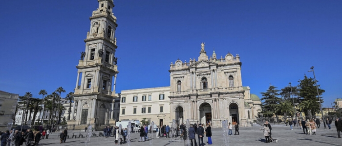 Napoli, ascoltava le confessioni dei fedeli e li assolveva ma... non era un prete
