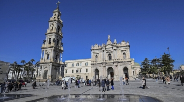 Napoli, ascoltava le confessioni dei fedeli e li assolveva ma... non era un prete