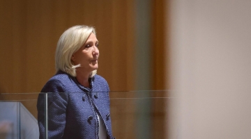 Francia, Marine Le Pen condannata all'ineleggibilità per 5 anni: giudicata colpevole di appropriazione indebita di fondi Ue