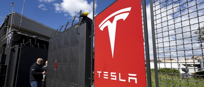 Le vendite di Tesla calano del 13%, ai minimi dal 2022