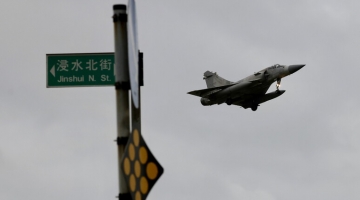 La Cina lancia nuove manovre militari nello Stretto di Taiwan | Pechino: "Simulati attacchi a lungo raggio a porti e siti energetici"