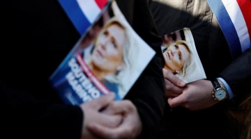 Francia, Marine Le Pen: "Il sistema ha usato la bomba nucleare, non ci faremo rubare le elezioni" | Sotto scorta la giudice che l'ha condannata