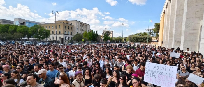 Femminicidi, "Per Ilaria, per Sara": in migliaia alla Sapienza e a Messina