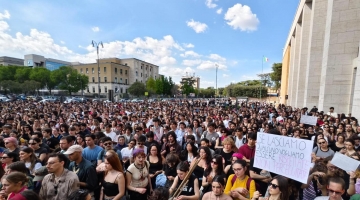Femminicidi, "Per Ilaria, per Sara": in migliaia alla Sapienza e a Messina